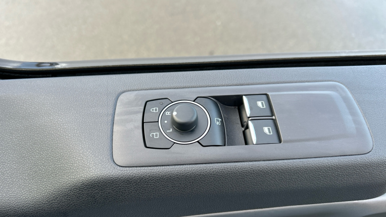 Ford Tourneo Custom 320 L1 Diesel Fwd 2.0 EcoBlue 136ps H1 Titanium 8 seater Auto